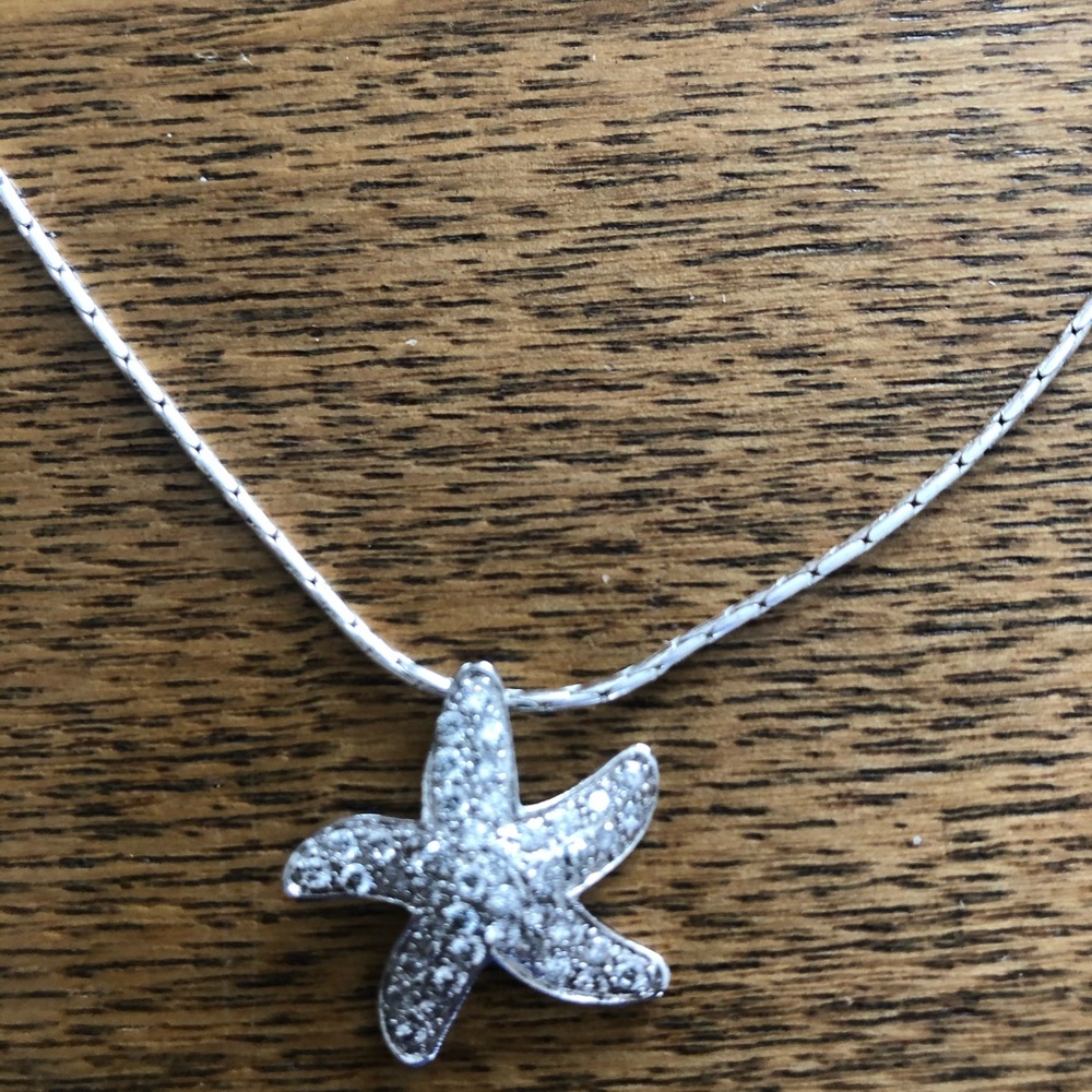 Silver necklace star fish